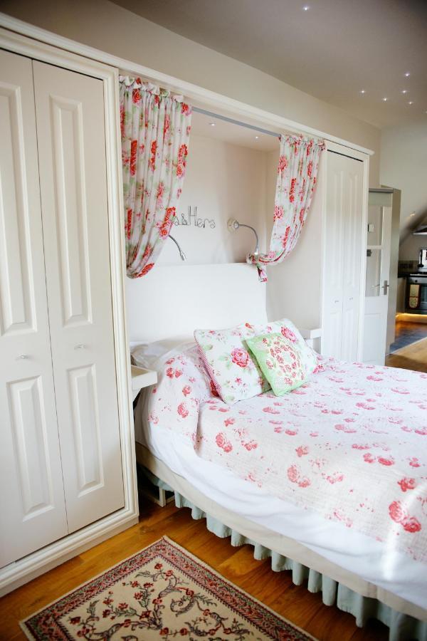 Fosse Farmhouse Holiday Cottages Chippenham  Buitenkant foto